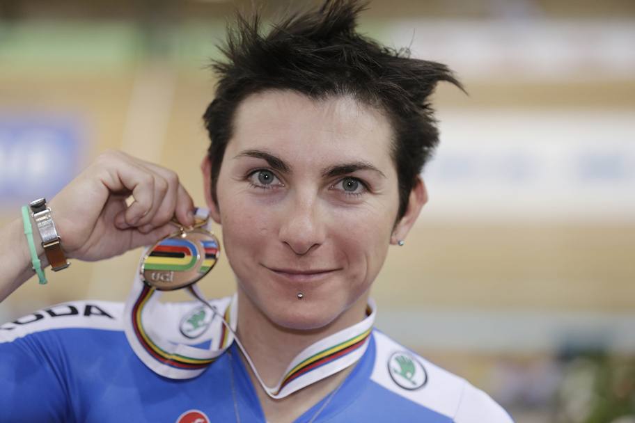Giorgia Bronzini, 30 anni,  un&#39;habitu delle medaglia su strada e su pista. Eccola con il bronzo nella corsa a punti a Minsk nel 2013. Bettini